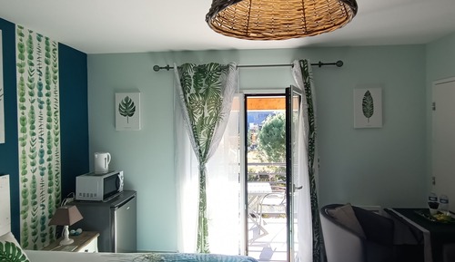 Double Room (Levist)