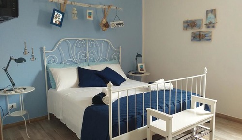 Deluxe Double Room (Blue)