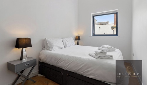 Apartment (King and Twin bedding also available)