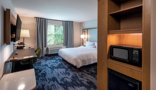 Room, 1 King Bed, Non Smoking (Hearing Accessible)