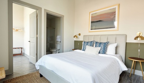 Deluxe Apartment (Self Check-in with Virtual Front Desk)