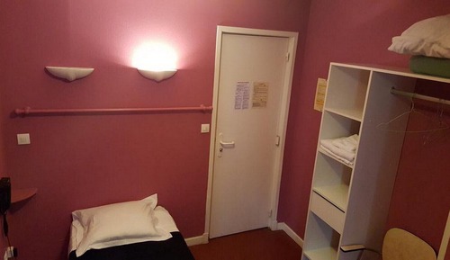 Single Room, Private Bathroom