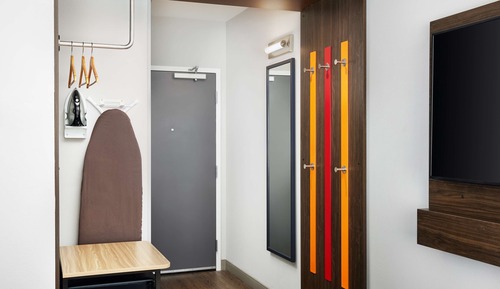Room, 1 King Bed, Accessible (Roll-In Shower)
