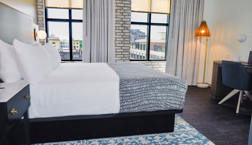 Room, 1 King Bed (Mobility, Roll-in Shower)