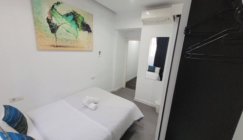 Basic Double Room, Non Smoking, Private Bathroom (Pequeña)