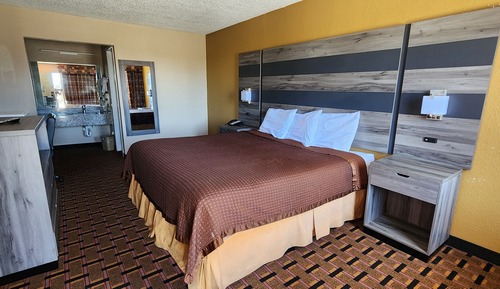 Room, 1 King Bed, Smoking