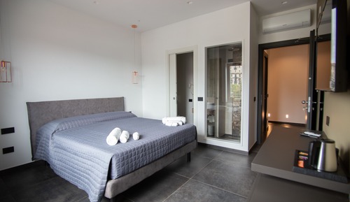 Deluxe Room, 1 Queen Bed, City View (2)