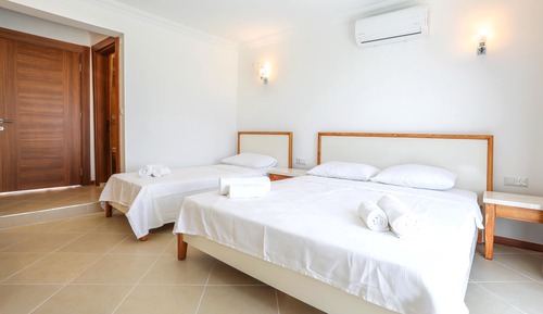 Standard Triple Room, Partial Sea View
