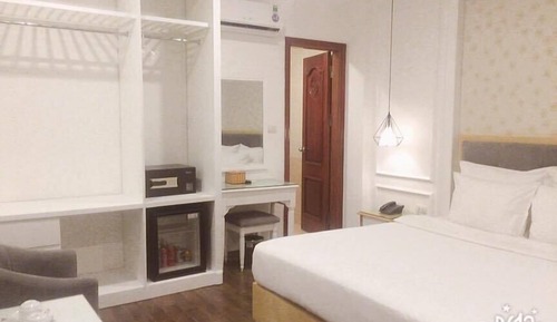Deluxe King Suite