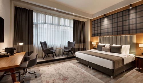 Deluxe Room, 1 King Bed, Non Smoking, Corner