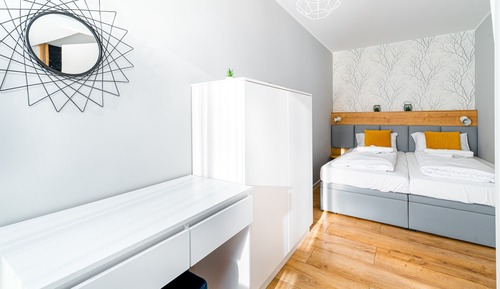 Apartment (92)