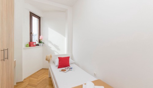 Apartment (A7)