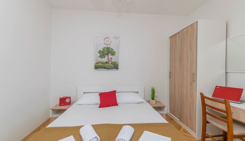 Apartment (A8)