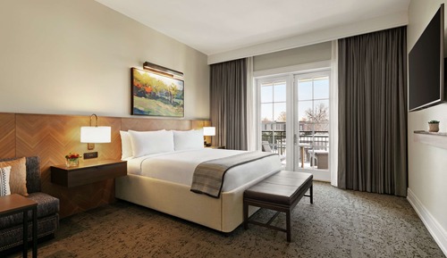 Room, 1 King Bed, Accessible, Balcony (Hearing)