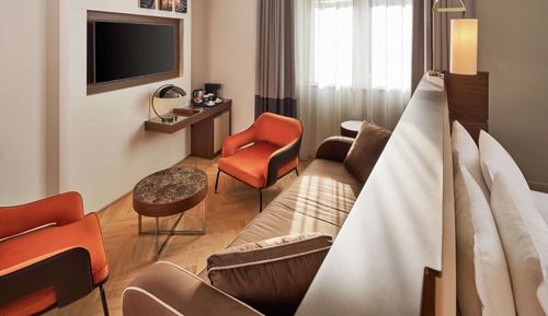 Junior Suite, 1 King Bed with Sofa bed, Corner