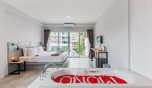 Deluxe Room, Bathtub