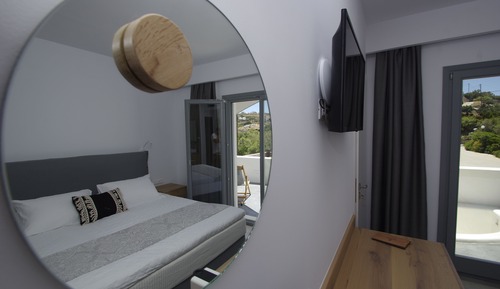 Family Studio Suite, Jetted Tub, Sea View (202)