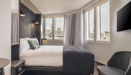 Comfy Double with Window