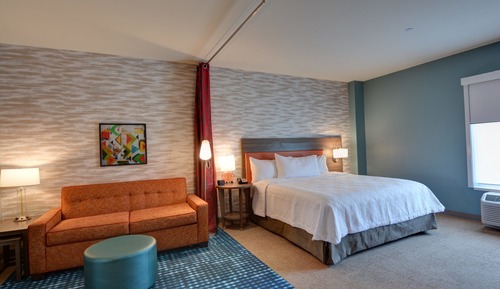 Suite, 1 King Bed, Accessible, Bathtub