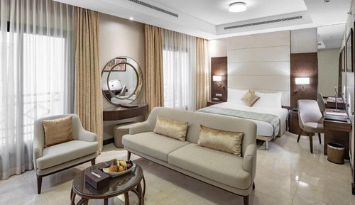 Junior Suite, 1 King Bed, Accessible