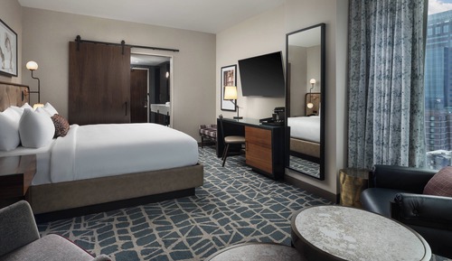 Room, 1 King Bed, Non Smoking, Corner (River View)
