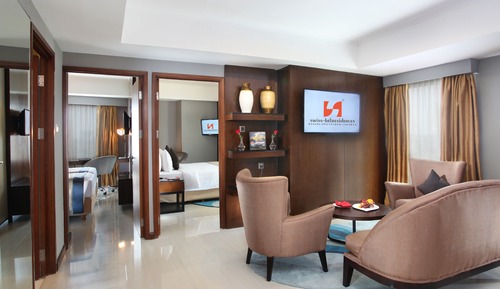 Family Room, 2 Bedrooms