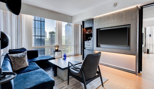 Deluxe One Bedroom Corner Suite, City View, 1 King Bed