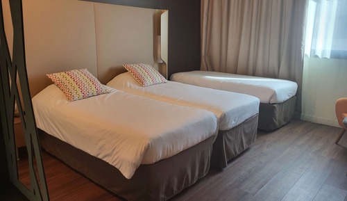 Next Generation, Room, 3 Twin Beds