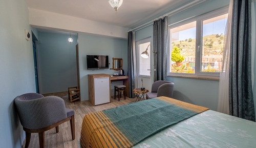 Standard Double Room, Balcony, Garden View