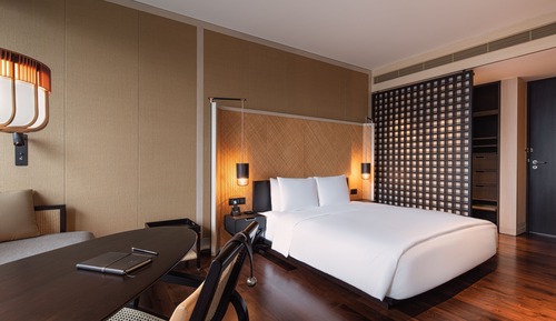 Grand Room, 1 King Bed