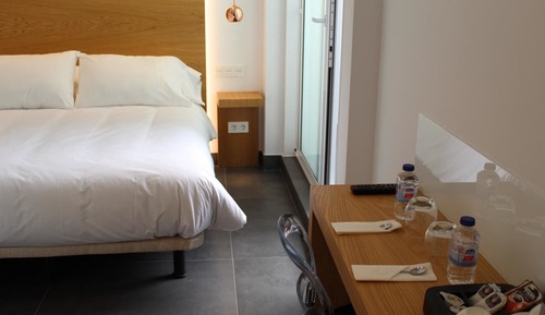 Standard Room, 1 Queen Bed, Non Smoking, Terrace