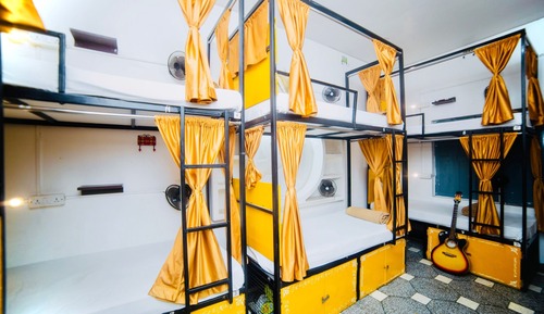 Deluxe 10 Bed Mixed Non AC Dorm