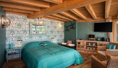 Luxury Suite (Romantico Suite)