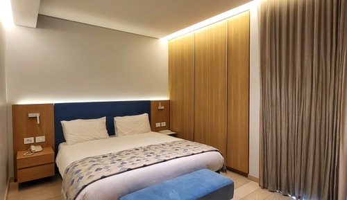 Business Deluxe Suite With Pool and Gym Access