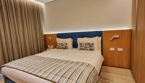 Junior Deluxe Suite with Pool and Gym Access