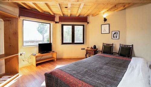 Basic Room, 6 Bedrooms, Bathtub, Garden View