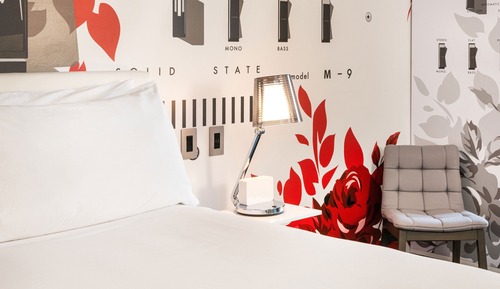 Deluxe Room, 1 King Bed (Mobility/Hearing Accessible, Tub)