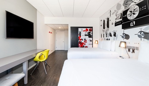 Room, 2 Queen Beds, Non Smoking