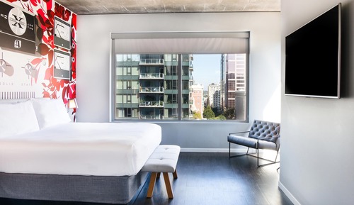 Junior Suite, 1 King Bed, Corner (Hearing Accessible)