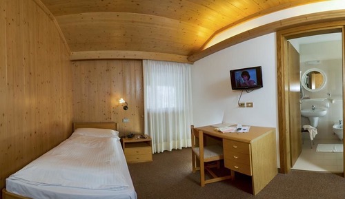 Single Room, Mountain View