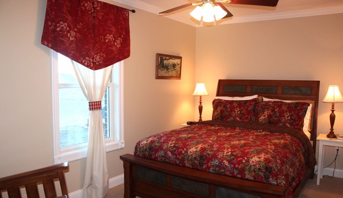 Suite, 1 Queen Bed, 2nd Floor (Crestone)