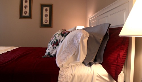 Suite, 1 Queen Bed, Views, (Pinegrove)