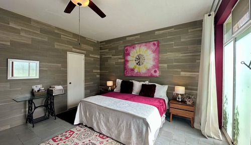 Deluxe Quadruple Room, Balcony, City View (Gratitud)
