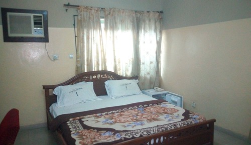 Room (Queen)