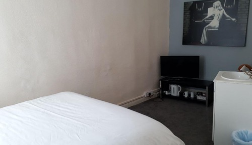 Basic Double Room, Shared Bathroom