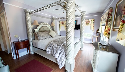 Deluxe Room, 1 King Bed, Non Smoking (The Carriage View Room)