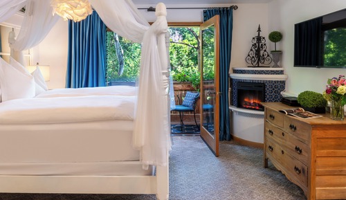 Suite, 1 Queen Bed, Non Smoking (Brigitte)
