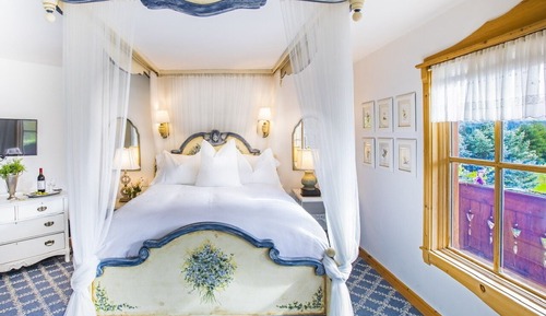 Suite, 1 Queen Bed, Non Smoking (Schneewitchen)
