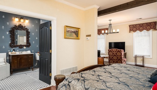 The English Premium King Suite
