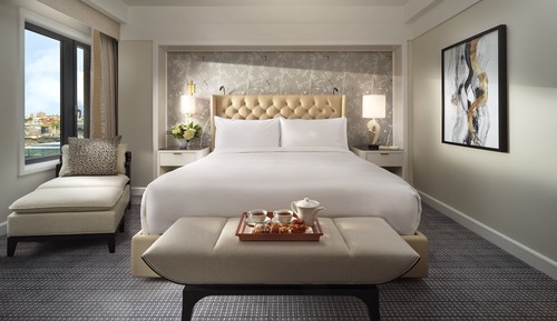 Suite, 1 King Bed, Corner (Back Bay)